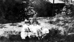 Maude, Gordon and Shirley Bennett